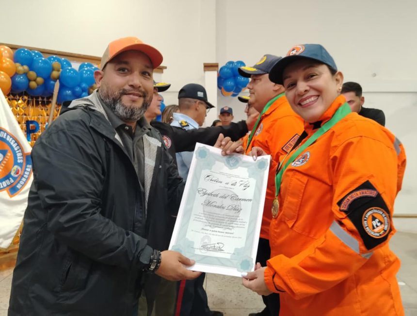 Reconocen labor de los funcionarios de Protección Civil y Bomberos en Cedeño 1 bomberos