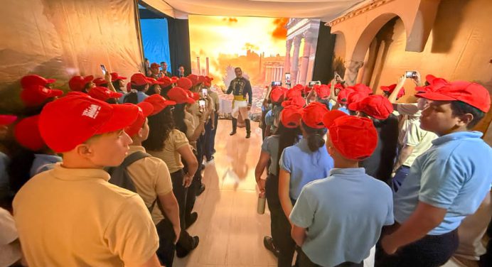 La Expo «Simón: De Niño a Libertador» llena de historia patria a infantes de Monagas