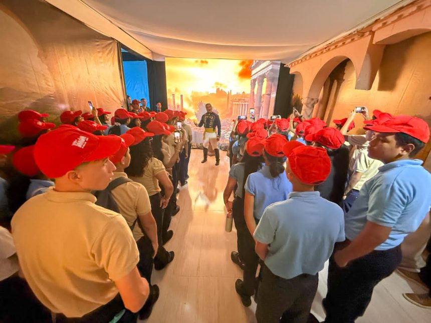 La Expo "Simón: De Niño a Libertador" llena de historia patria a infantes de Monagas 1 expo