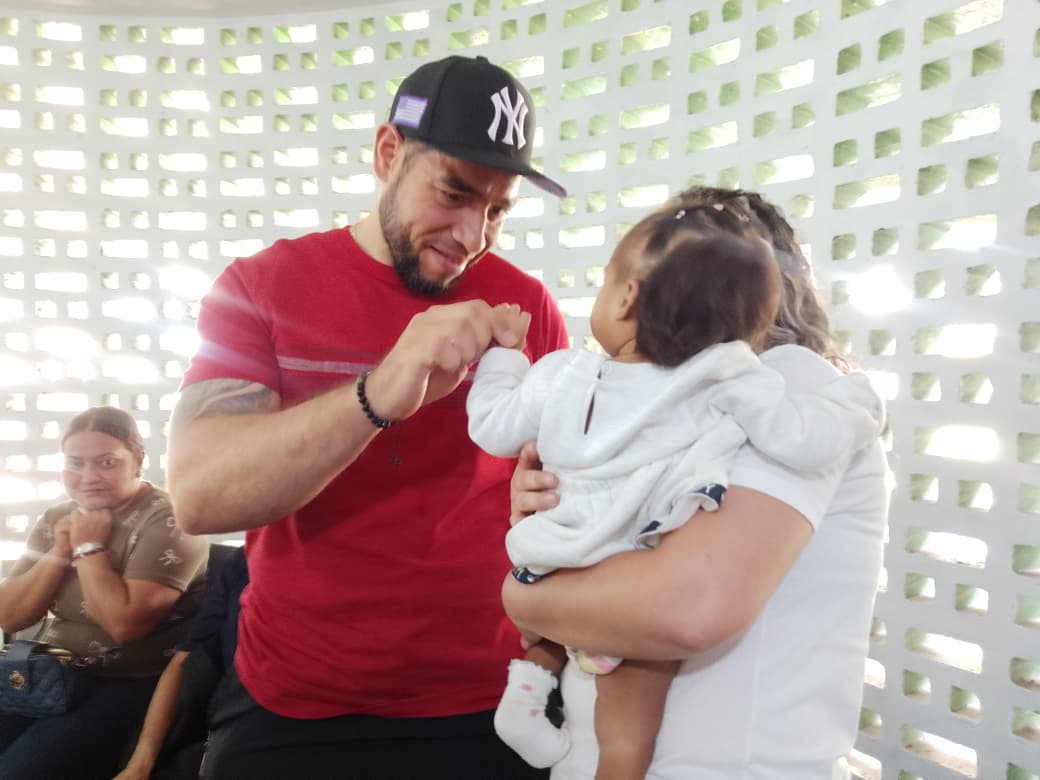 Programa Familias sustitutas y el Estado Mayor de Protección entregan permisos navideños 2 familia2 1