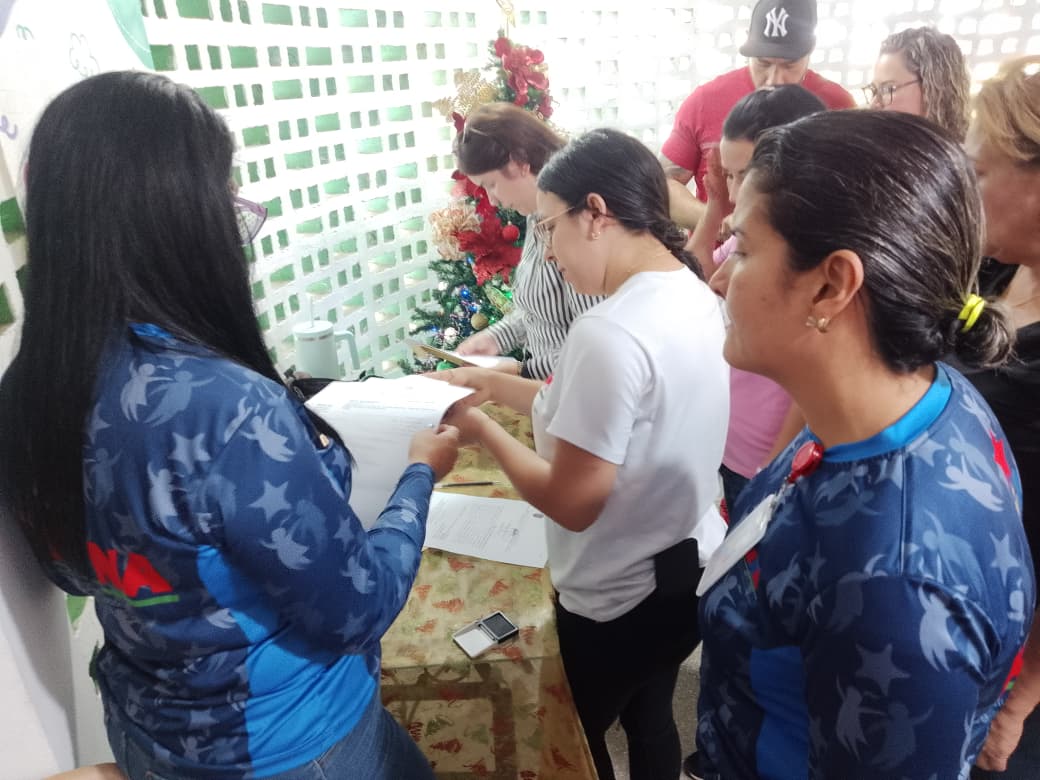 Programa Familias sustitutas y el Estado Mayor de Protección entregan permisos navideños 3 familia3 1