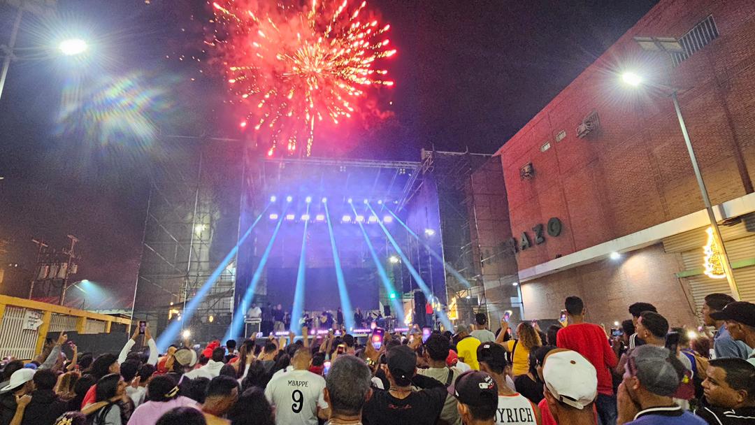 Maturineses desbordaron la Avenida Juncal en concierto aniversario de la ciudad 5 fuegs6