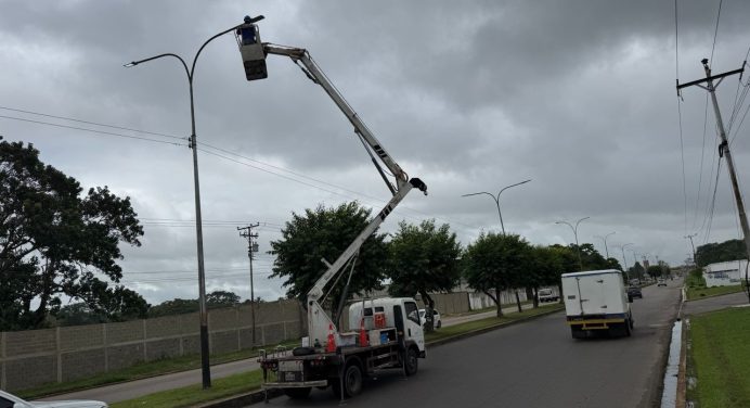 Alcaldía de Maturín realizó sustitución de luminarias en la Cruz Peraza