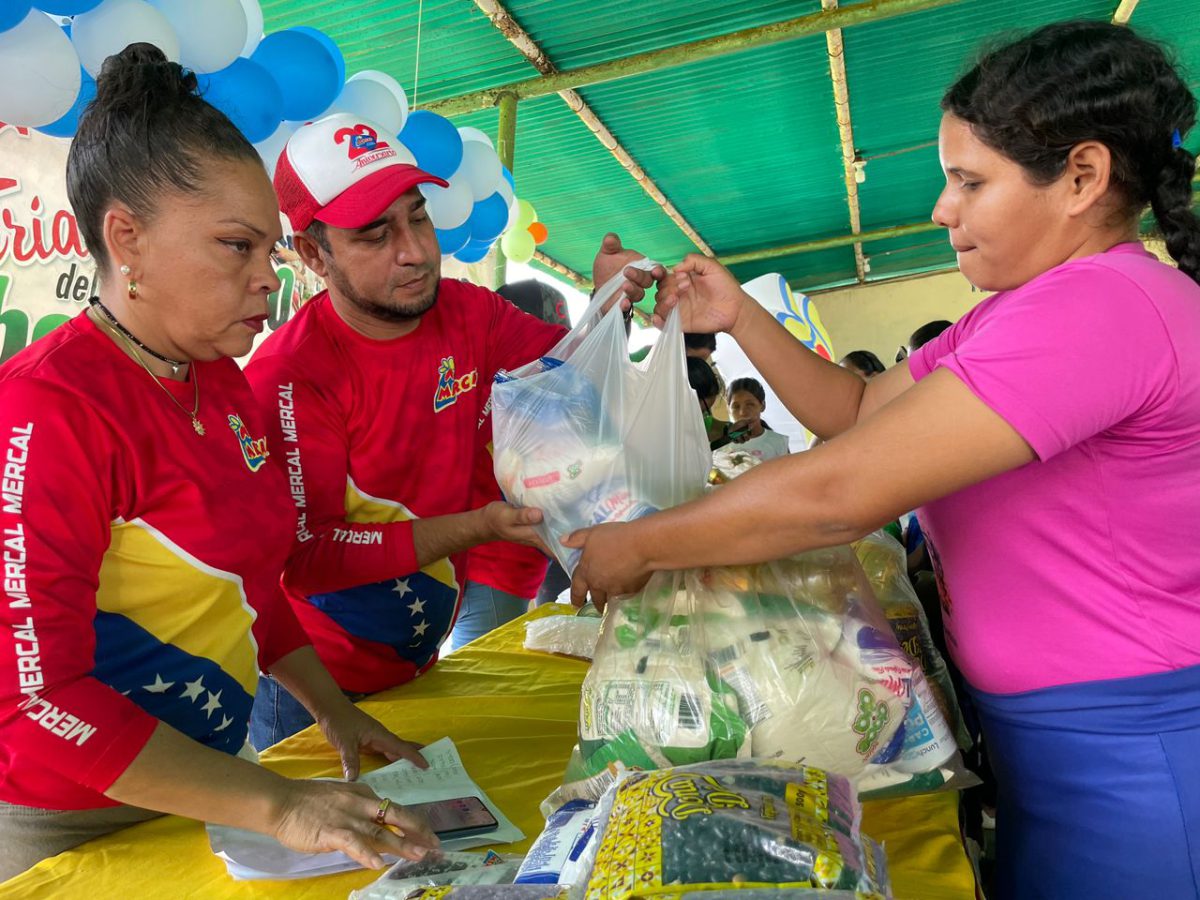 Mercal lleva despliegue de "Amor y prosperidad alimentaria" a 4 municipios 2 mercal2 1