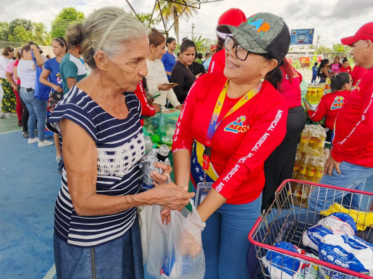 Mercal lleva a Las Cocuizas despliegue de "Amor y Prosperidad Alimentaria" 2 mercal2