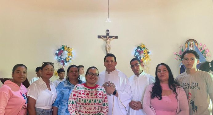 Alcaldesa Roselis León y Cámara Municipal presentes en Misa de aguinaldo en Tejero Viejo