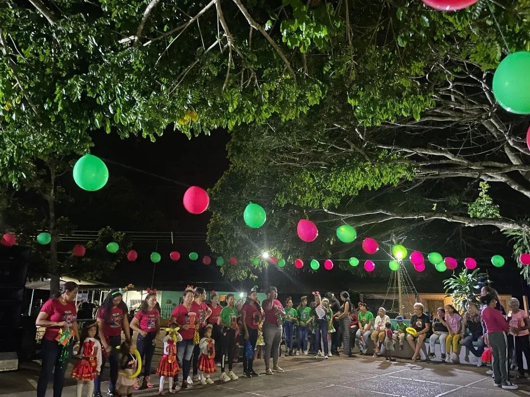 Morón encendió la magia de la Navidad en la Plaza Bolívar 4 moron00