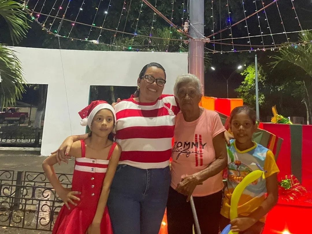 Morón encendió la magia de la Navidad en la Plaza Bolívar 3 moron2