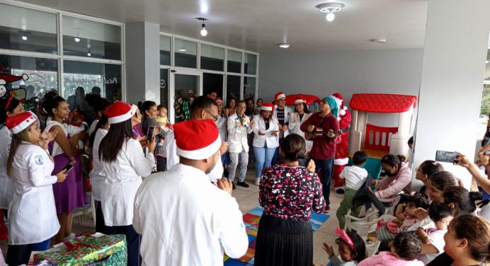 Entregan juguetes a niños hospitalizados en el servicio de Pediatría del Humnt