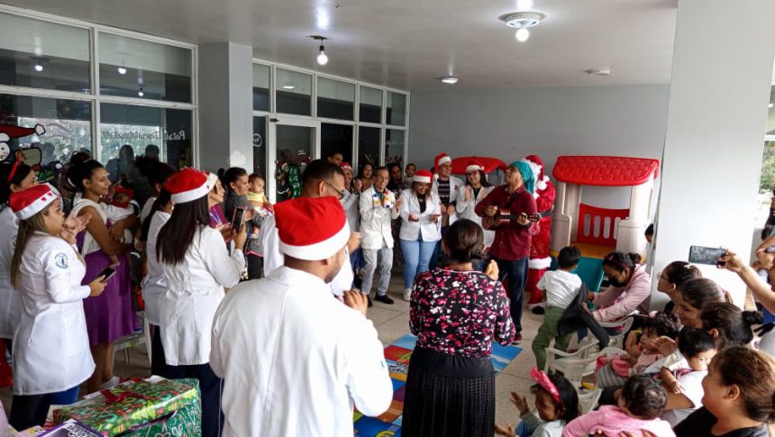 Entregan juguetes a niños hospitalizados en el servicio de Pediatría del Humnt 1 pediatría