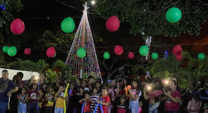 ‎Morón encendió la magia de la Navidad en la Plaza Bolívar‎