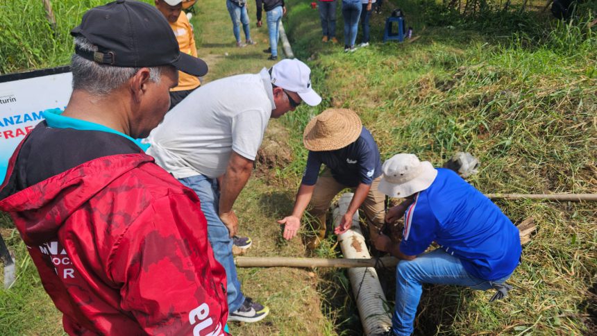 Alcaldía acompaña instalación de red de aguas servidas en comuna 4 Raíces en revolución 1 agua
