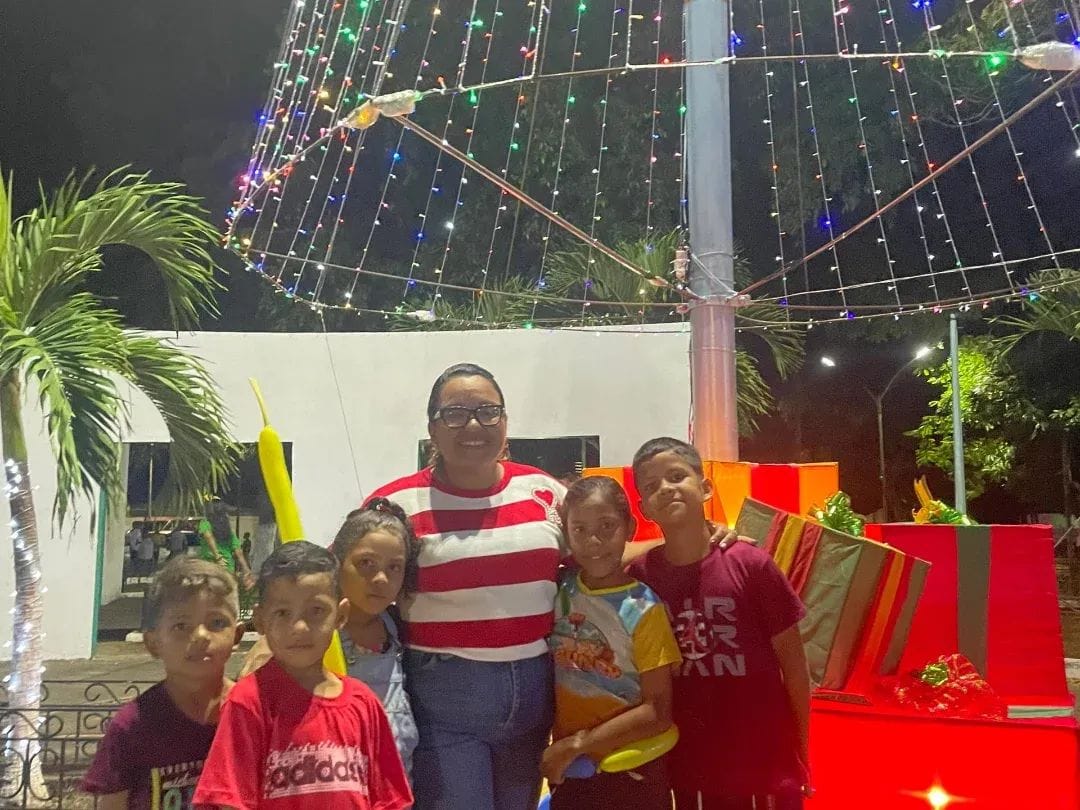 Morón encendió la magia de la Navidad en la Plaza Bolívar 7 roselis y ninos