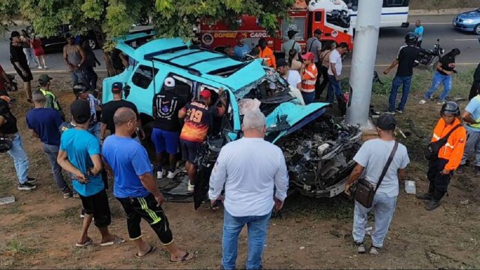 Lanzador criollo Carlos Hernández sufrió aparatoso accidente de tránsito 1 Carlos Hernández accidente