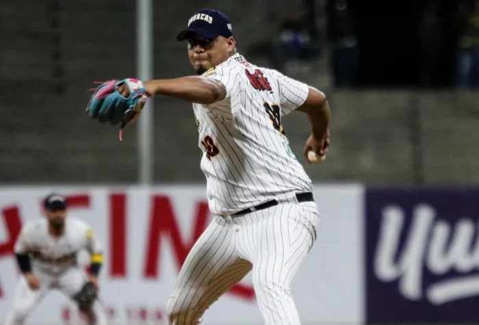 Lanzador criollo Carlos Hernández sufrió aparatoso accidente de tránsito 2 Carlos Hernandez lanzador Leones del Caracas