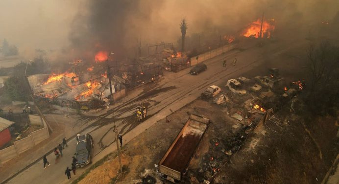 Sospechoso de causar incendios en Chile es capturado: 20 muertos y miles de evacuados