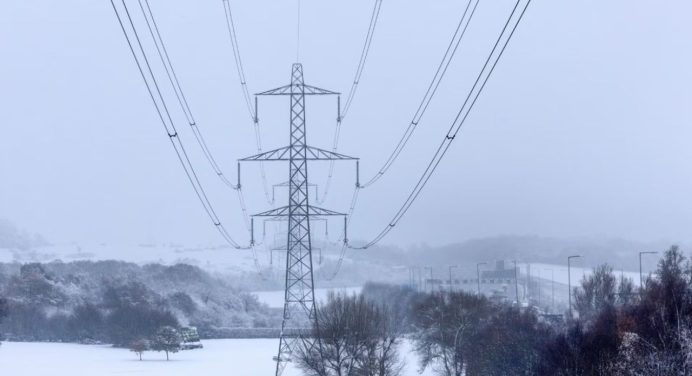 Temporal Kristin, en Portugal deja a más de 300 mil personas sin electricidad