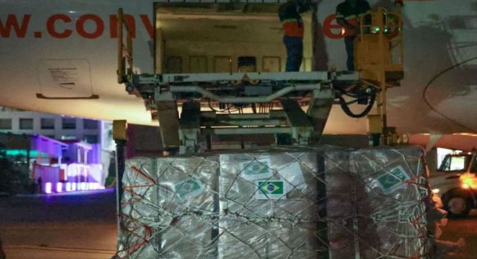 Llegan al país desde Brasil 30 toneladas de insumos médicos para pacientes renales