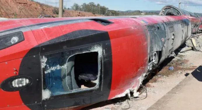 Investigación revela que fractura de carril provocó choque de trenes en España