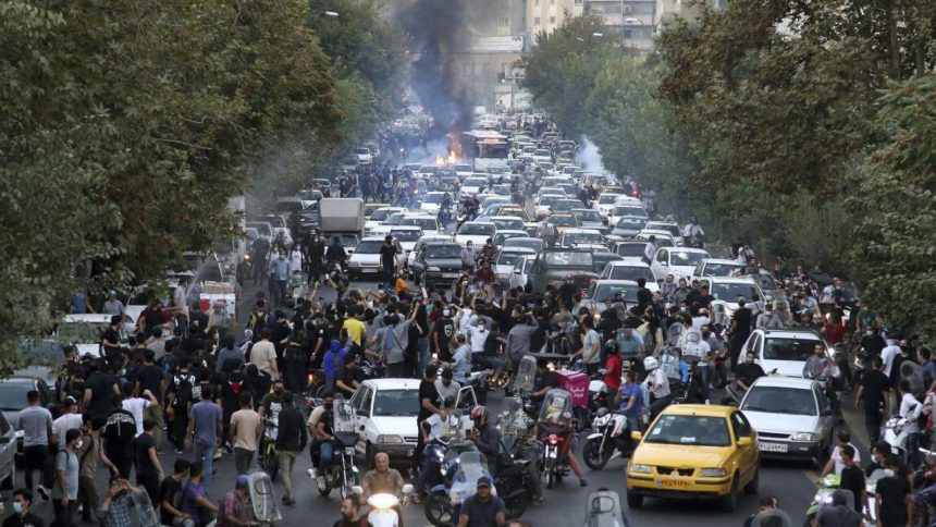 Irán: Décimo día de protestas mortales con 36 fallecidos y 2 mil arrestos 1 protestas