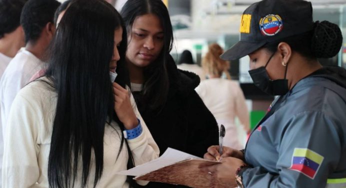 El vuelo 105 del Plan Vuelta a la Patria llegó al país procedente de Estados Unidos