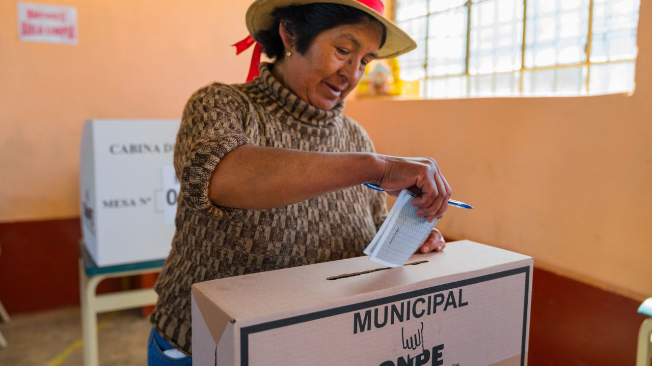 Perú llama a elecciones