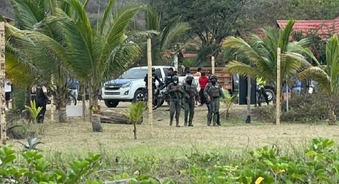 Hallan 5 cabezas humanas colgadas en una playa de Ecuador