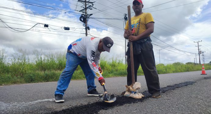 Plan Resuelve tu calle ejecuta bacheo en vía principal de la Zona Industrial y Troncal 10