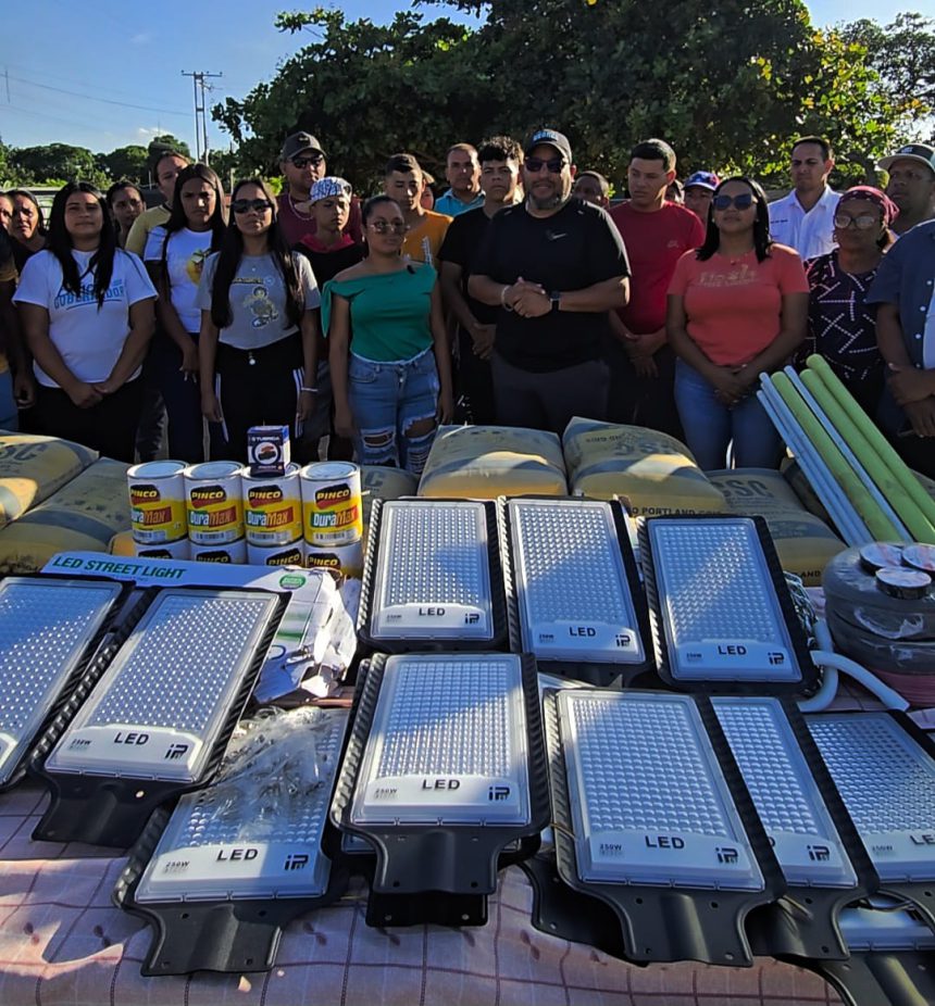 Entregan materiales para rehabilitación de la plaza El Mereyal de Cedeño 1 Cedeño