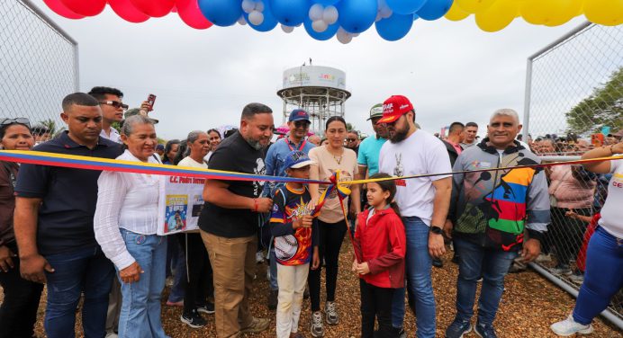 Gobernador Luna inaugura pozo de agua en el sector Bella Vista del municipio Cedeño