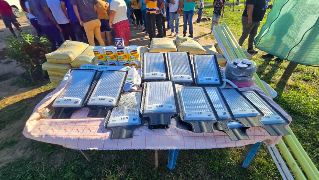 Entregan materiales para rehabilitación de la plaza El Mereyal de Cedeño 2 cedeno2 4