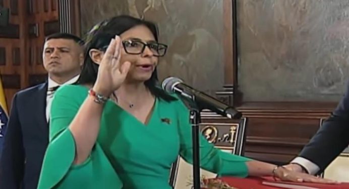 Delcy Rodríguez jura como presidenta interina de Venezuela en el Parlamento (+video)