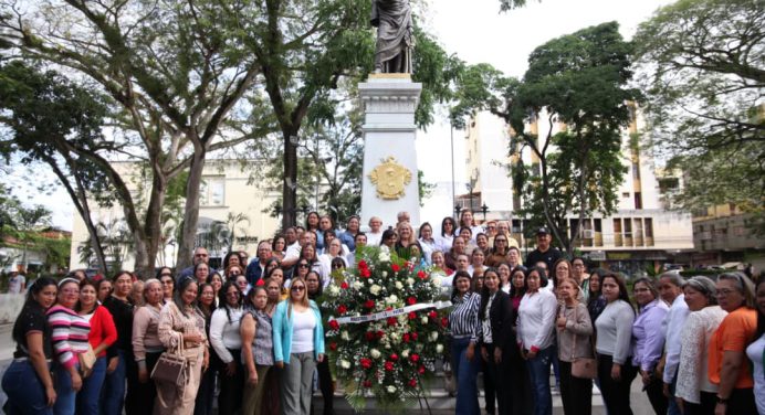 Educadores de Monagas son honrados con actos solemnes y condecoraciones