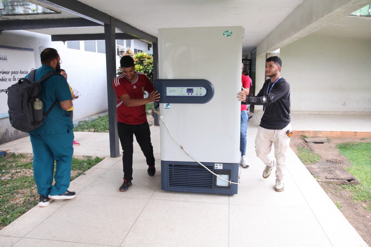 Incorporan dos nuevos equipos al Banco de Sangre del Humnt 2 equipo2 1