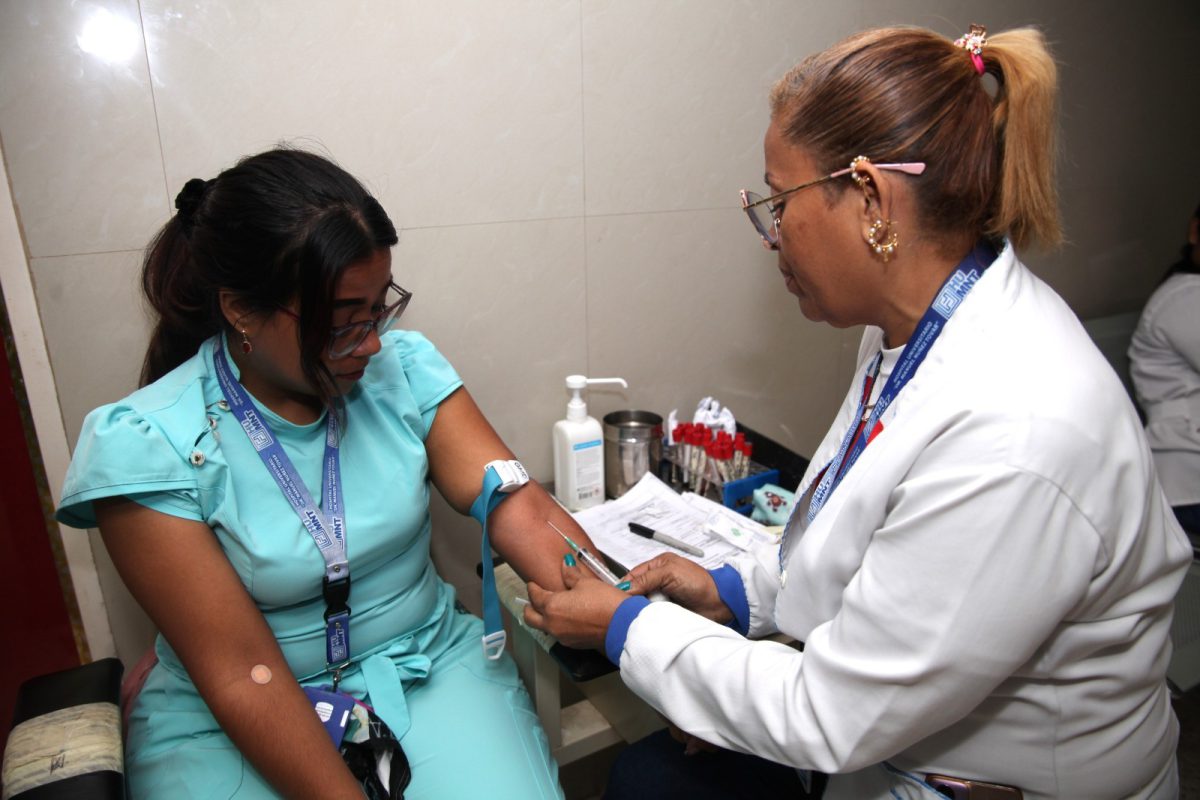 Incorporan dos nuevos equipos al Banco de Sangre del Humnt 4 equipos6 1