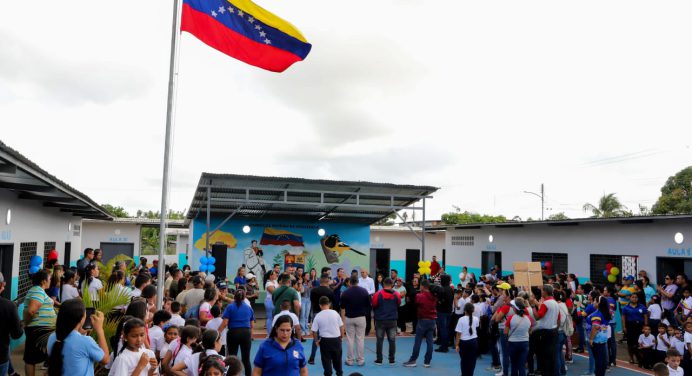 ¡De paquete! Gobernador Luna entregó la escuela Marlene Sequea de Campos