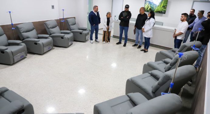 Gobernador Luna supervisa detalles finales de la rehabilitación del quinto piso del Humnt