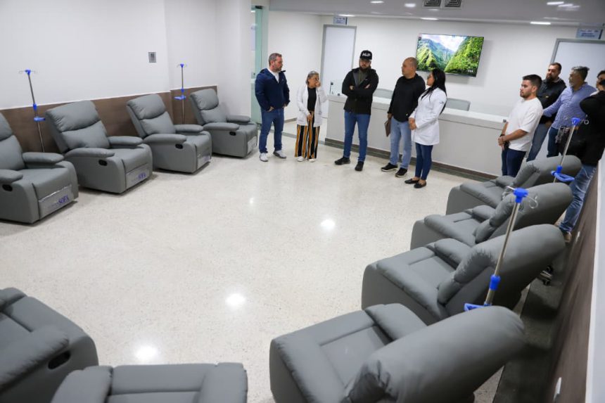 Gobernador Luna supervisa detalles finales de la rehabilitación del quinto piso del Humnt 1 salud