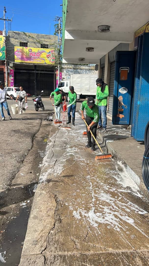 Alcaldía de Maturín ejecuta jornada de limpieza y desinfección en el Mercado Viejo 3 limpia3