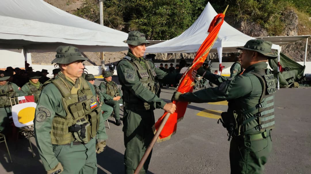 G/D Caldera Vivas recibió estandarte como nuevo comandante de la Zodi 52 Monagas 3 mando1
