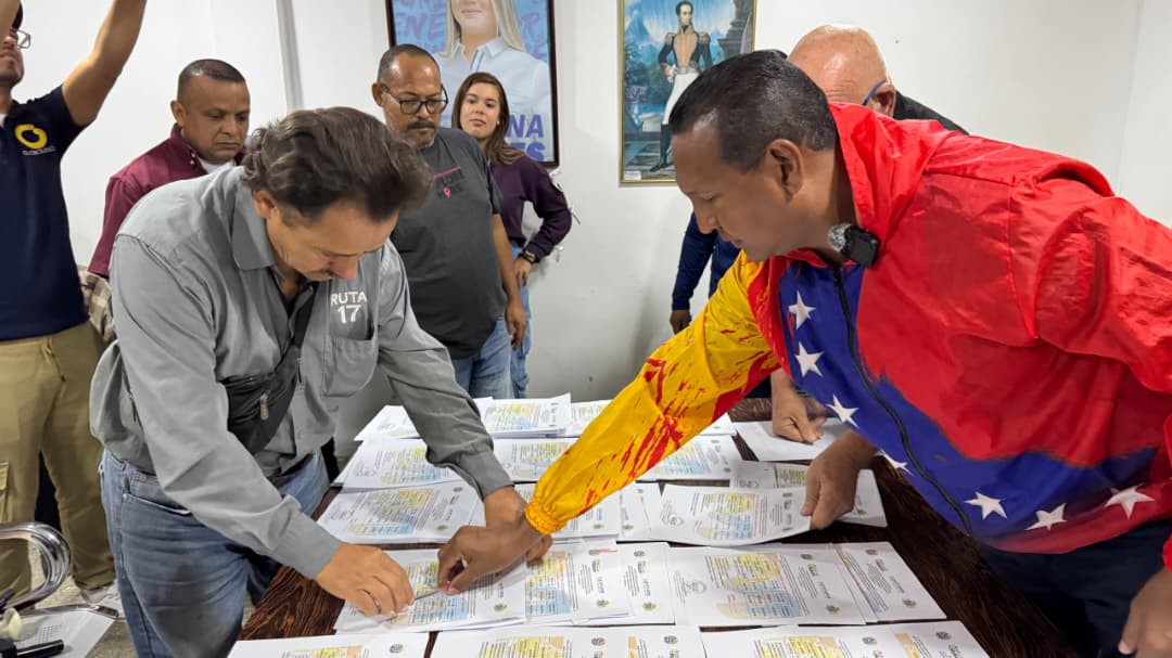 Entregan tabuladores a 65 operadoras de transporte con tarifa mínima de Bs. 60 4 maza2