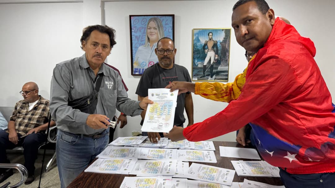 Entregan tabuladores a 65 operadoras de transporte con tarifa mínima de Bs. 60 3 maza3