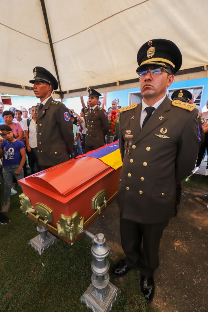 Gobernador Luna honra memoria de 5 militares monaguenses fallecidos el 3-E 3 militar3