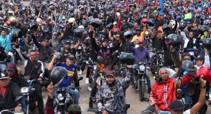 Fuerza motorizada de Monagas realiza caravana exigiendo liberación de Maduro