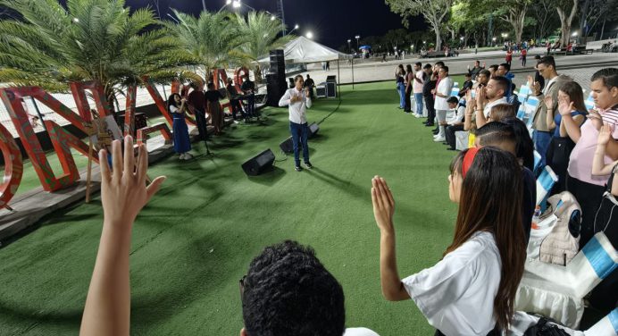 En Monagas juventud ora por la paz de Venezuela