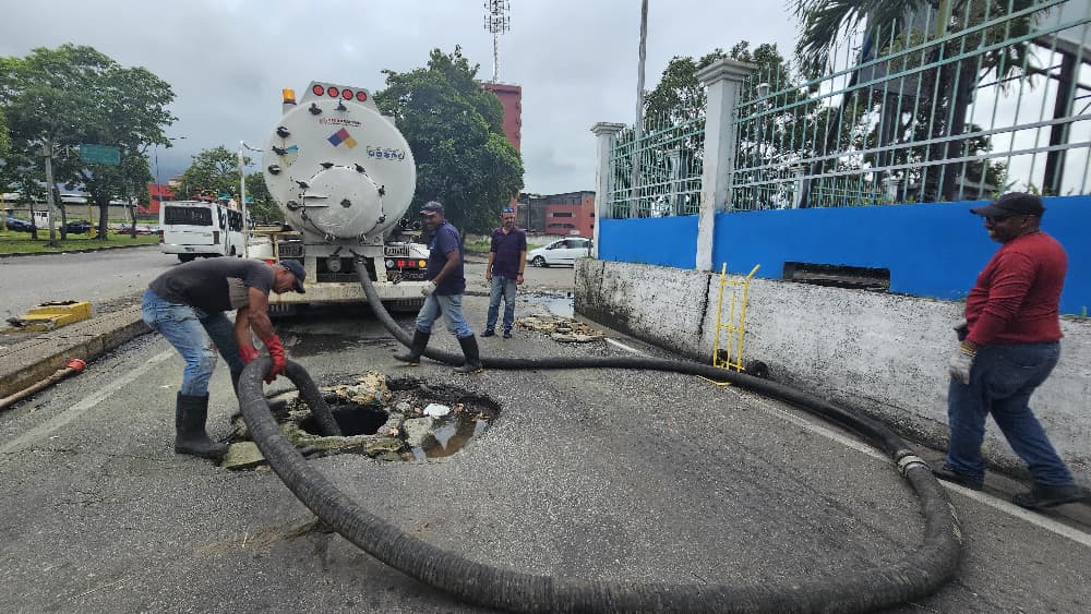 Realizan saneamiento de red de aguas servidas del Terminal de Maturín 2 red3