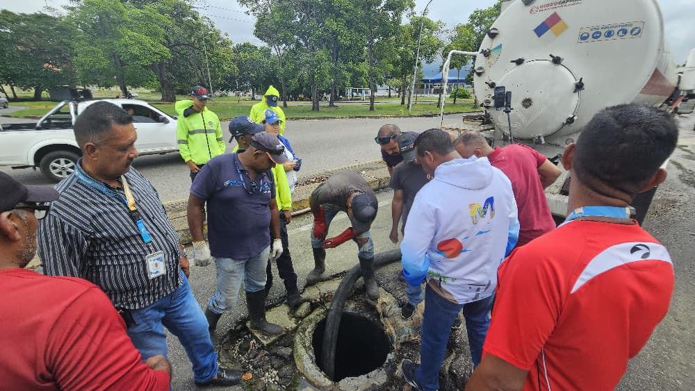 Realizan saneamiento de red de aguas servidas del Terminal de Maturín 3 red4