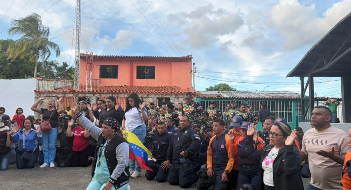 Santa Bárbara de Tapirín en oración por el bienestar de Venezuela