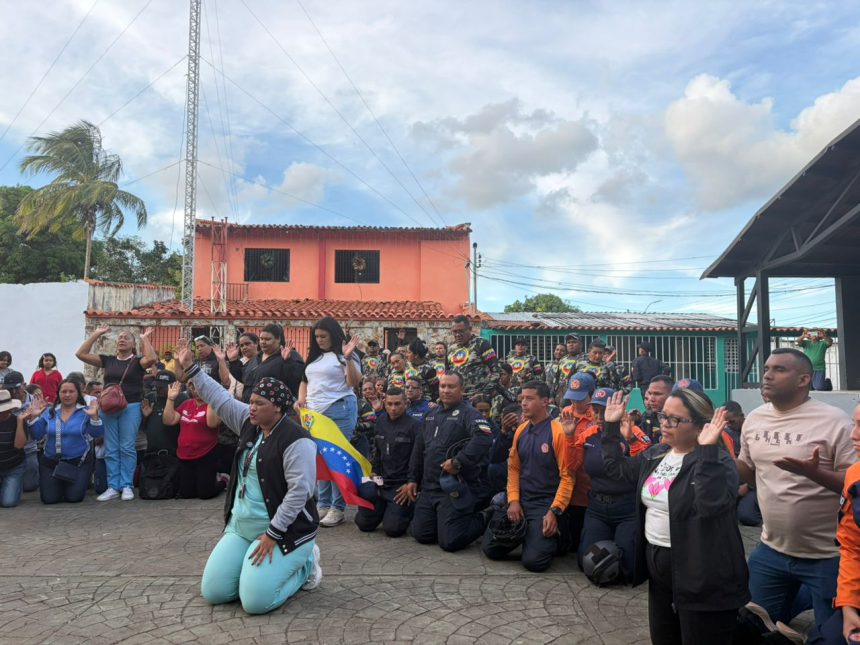 Santa Bárbara de Tapirín en oración por el bienestar de Venezuela 1 Roselis León
