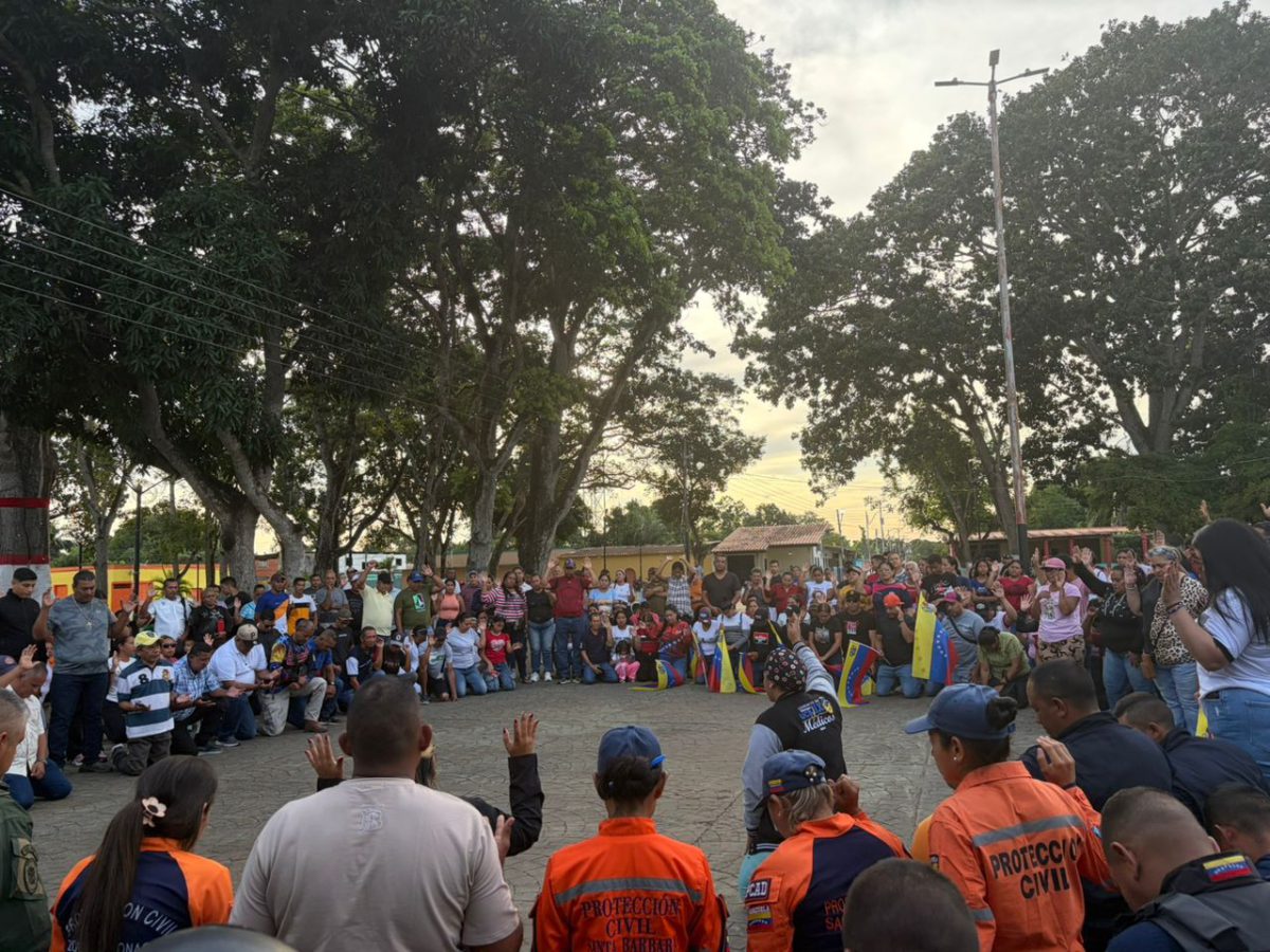 Santa Bárbara de Tapirín en oración por el bienestar de Venezuela 3 roselis2